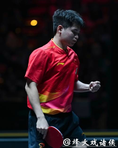 林诗栋险胜,向鹏黄友政出局,男单八强已出四席,国乒占了两席 林诗栋险胜,向鹏黄友政出局,男单八强已出四席,国乒占了两席