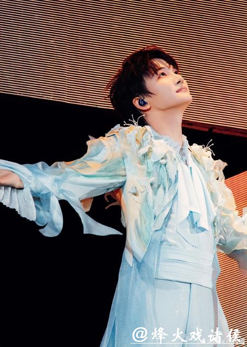 从登高赏雪到跨年演唱会 2026元旦年轻人更爱这么玩 从登高赏雪到跨年演唱会 2026元旦年轻人更爱这么玩